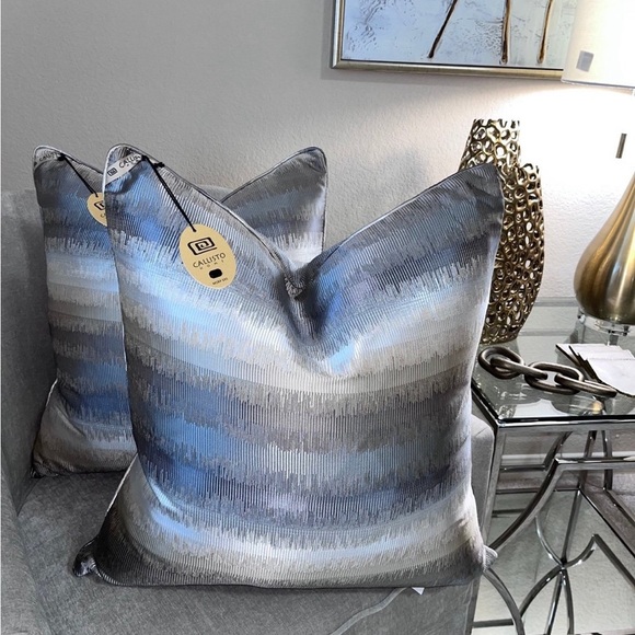 1-NWT CALLISTO HOME METALLIC ABSTRACT DESIGN LUMBAR 18"X30"
DECORATIVE PILLOW - Picture 9 of 9